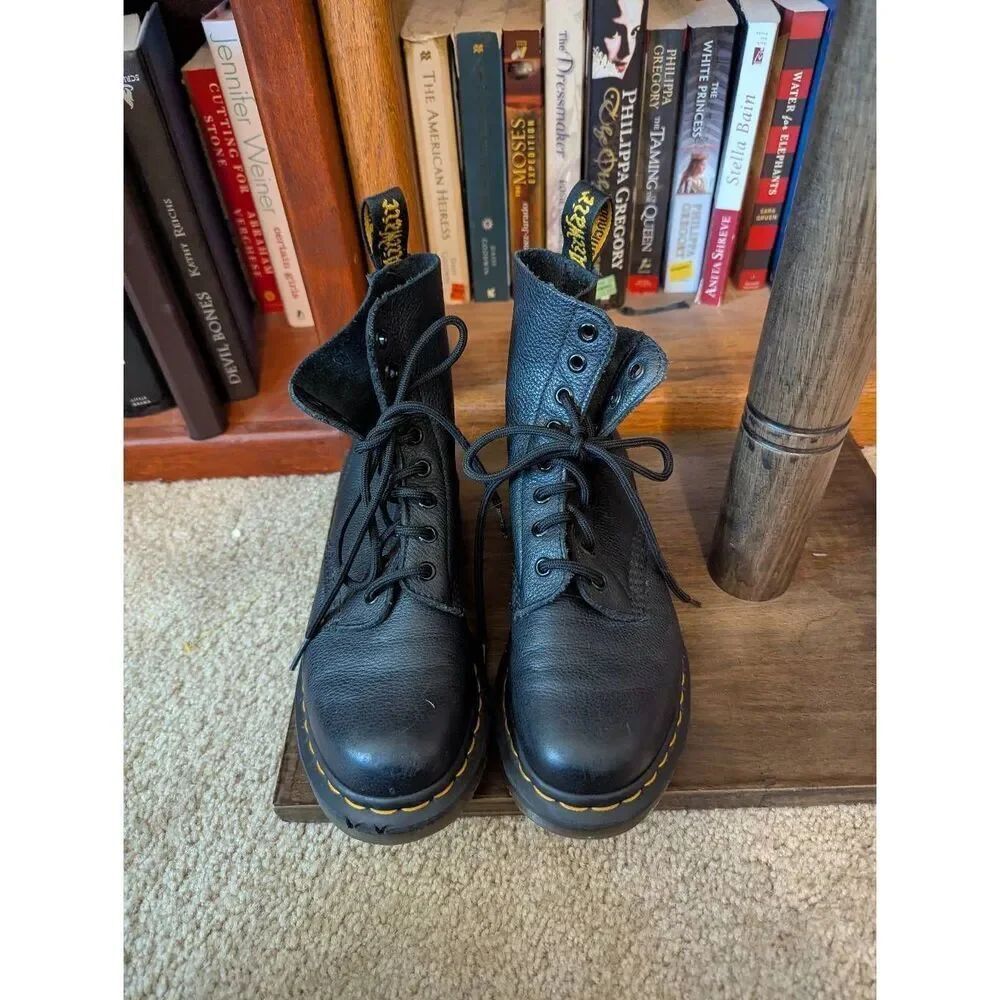 Dr Martens 1460 Pascal Pebbled Leather Women's Boots Size 6